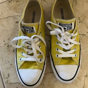 Converse Tennis Shoes